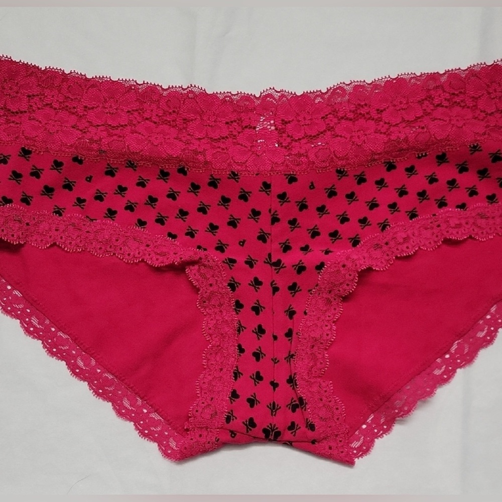 New Victoria’s Secret PINK Red Skull Graphic Lace Trim Boyshort Panties MEDIUM M